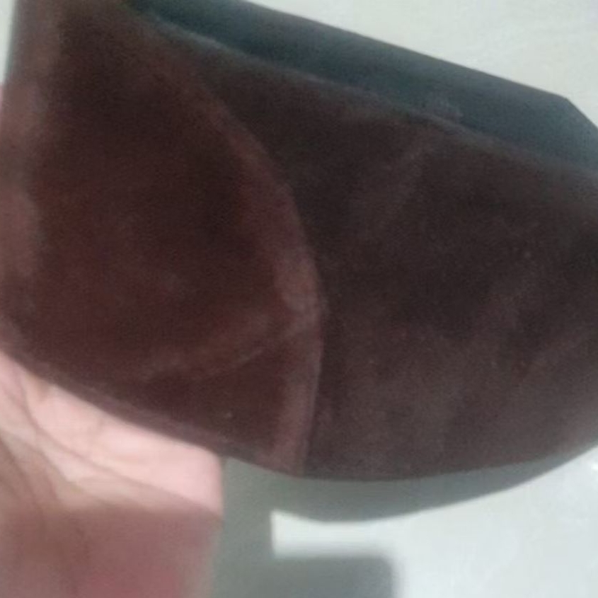 peci coklat bludru putri