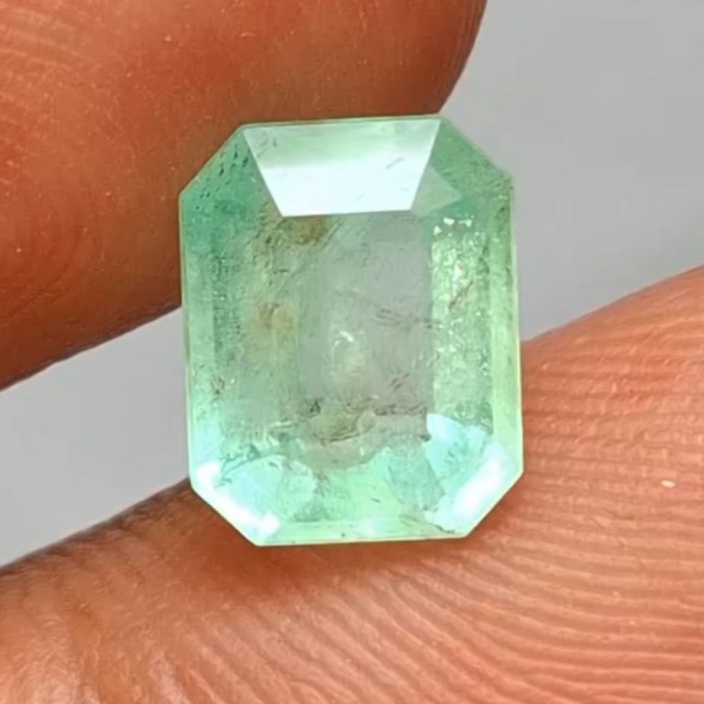 Natural Emerald Beryl 1.88ct CE-Minor Zambrud Colombia Id Card CGL Lab