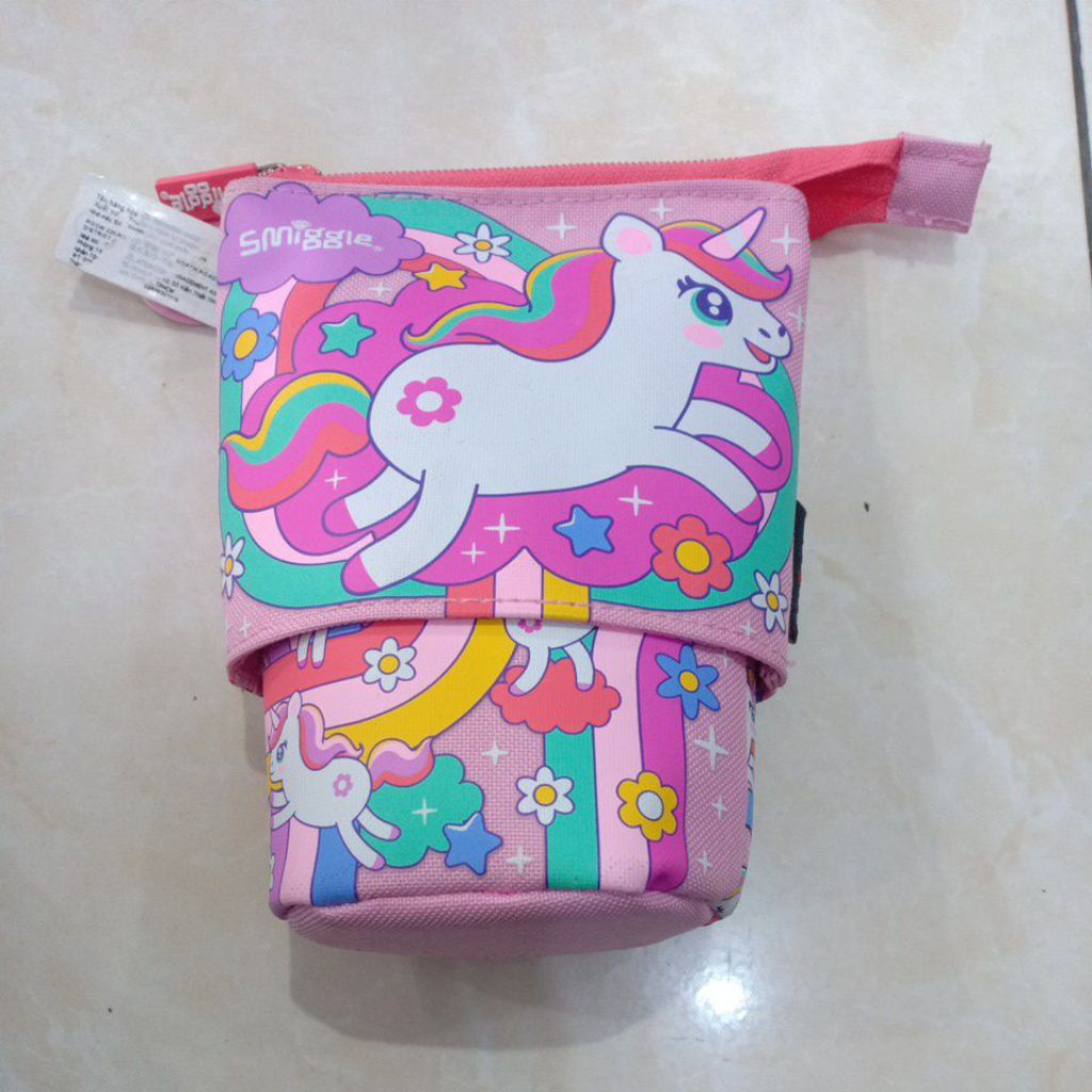 

Tempat Pensil Sm1ggl3 Kudapony