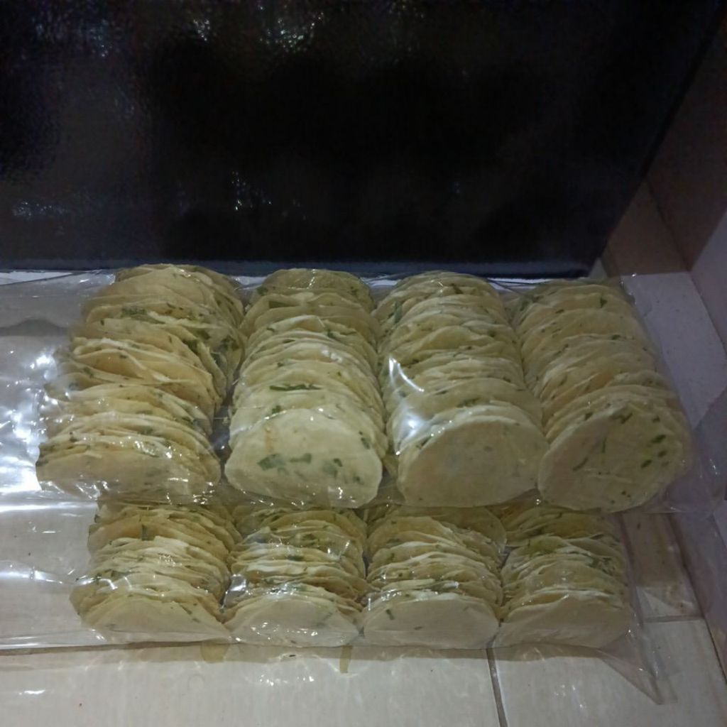 

KERUPUK KAMANG 500 Gr/ OLEH-OLEH KHAS SUMATRA BARAT/ OLEH-OLEH RANAH MINANG