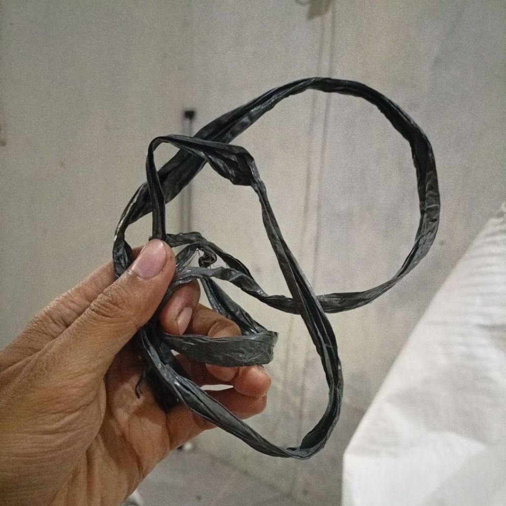 

tali rafia bekas jerat leher kambing