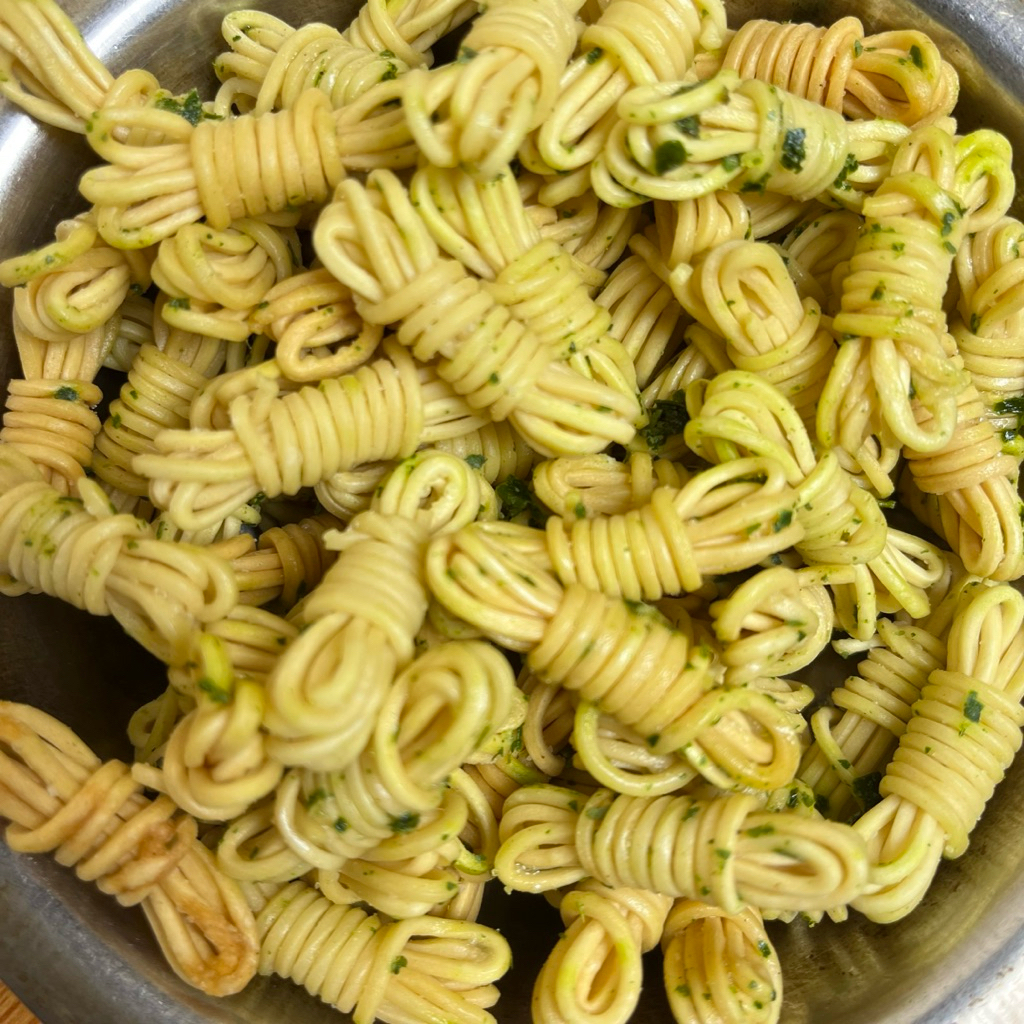 

Mie Gulung Original 250gram Asin Gurih Daun Jeruk | Cemilan Mie Kering | Cemilan Gurih Renyah | Makanan Ringan Asin Gurih