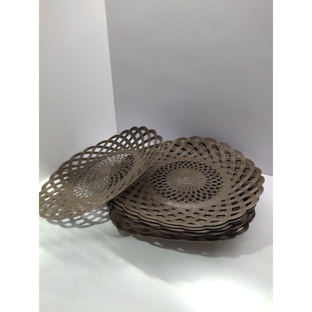 Piring Plastik Rotan Anyaman Motif Bunga – Piring Serbaguna