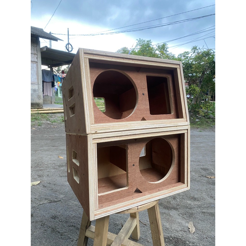 Box speaker model  line array 8 inch kondisi belum di cat