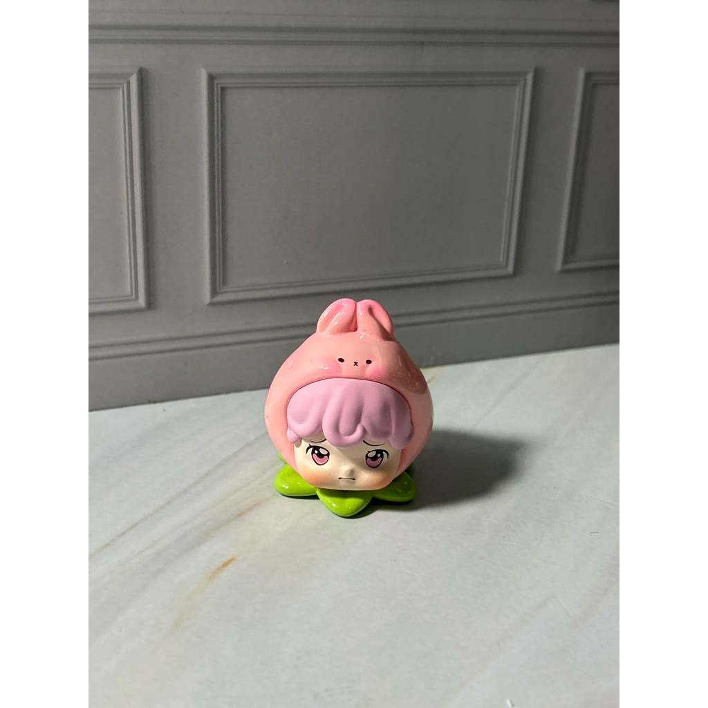 Laura peach figure/laura figure