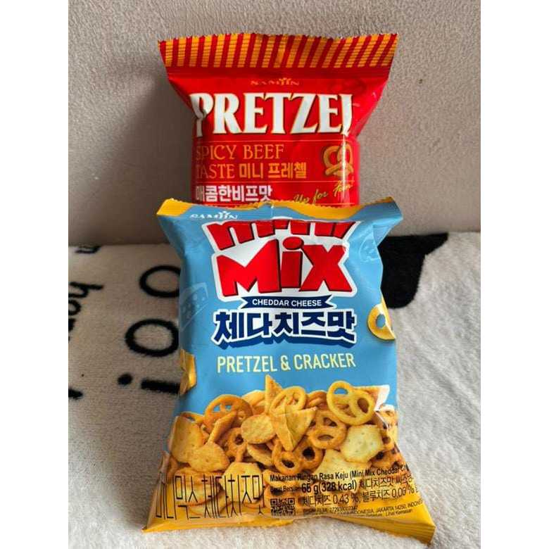

[Snack Yura] SAMJIN Pretzel Spicy Beff + Mini MIx