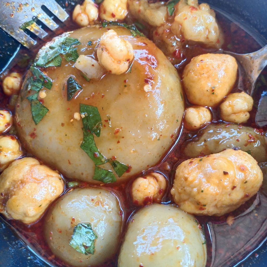 

MONNA MARKET Baso Aci Jumbo Isi Ayam Suwir Plus Topping Tulang Rangu, Tahu Bulat dan Sukro.