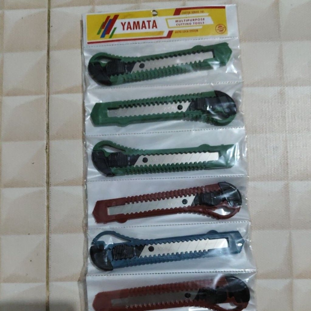 

Pisau Cutter Besar Yamata - Pisau Cutter Termurah Harga 12pc