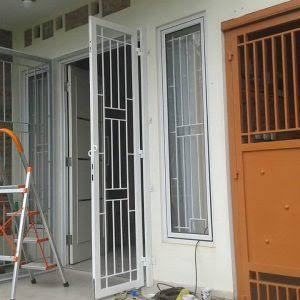 Teralis Pintu Besi – Perlindungan Extra untuk Rumah Anda