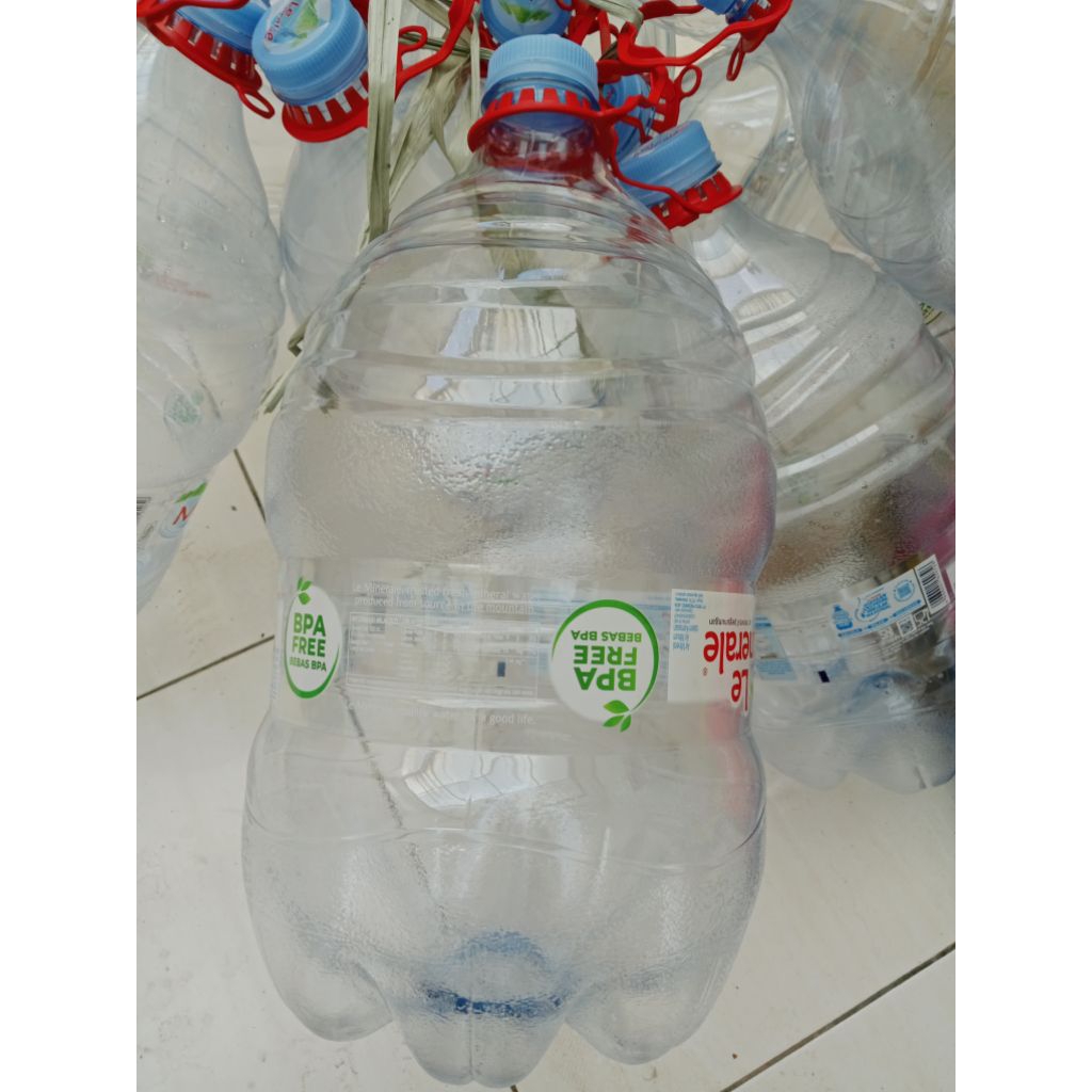 

galon le mineral bekas