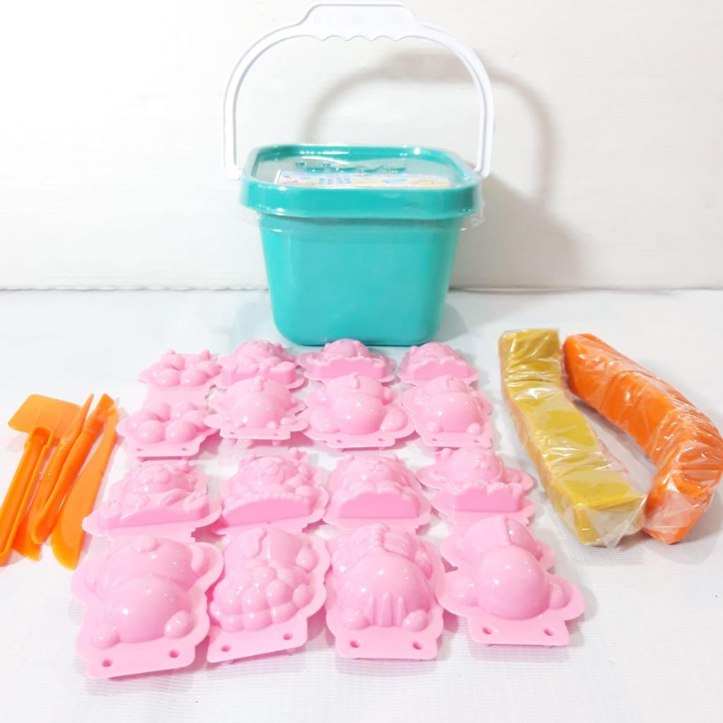 Gabybelle - Lilin Mainan Ember Set Aneka Cetakan Warna Biru dengan Ember Pink dan Alat Pembentuk Uni