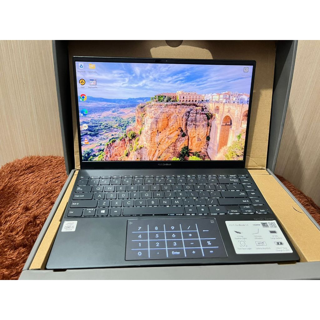 Laptop asus zenbook 14 ultra thin tipis face id cuma 1kg  Windows 11 Home single Language 64bit Inte