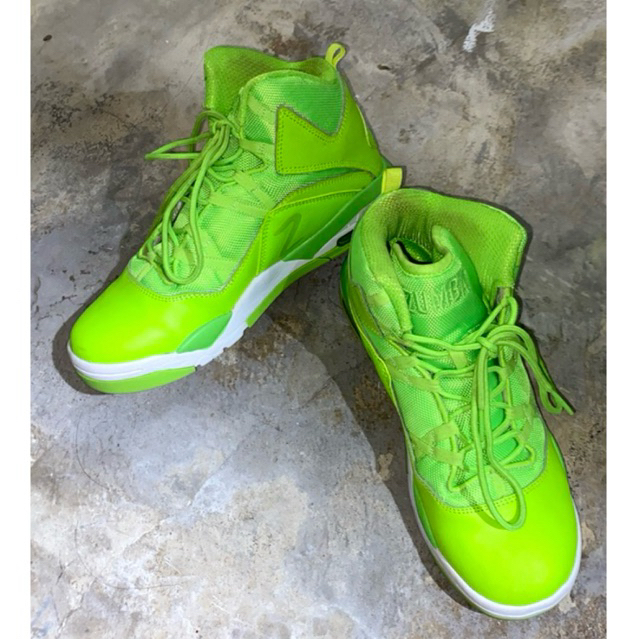 PRELOVED SEPATU ZUMBA AIRHIGH