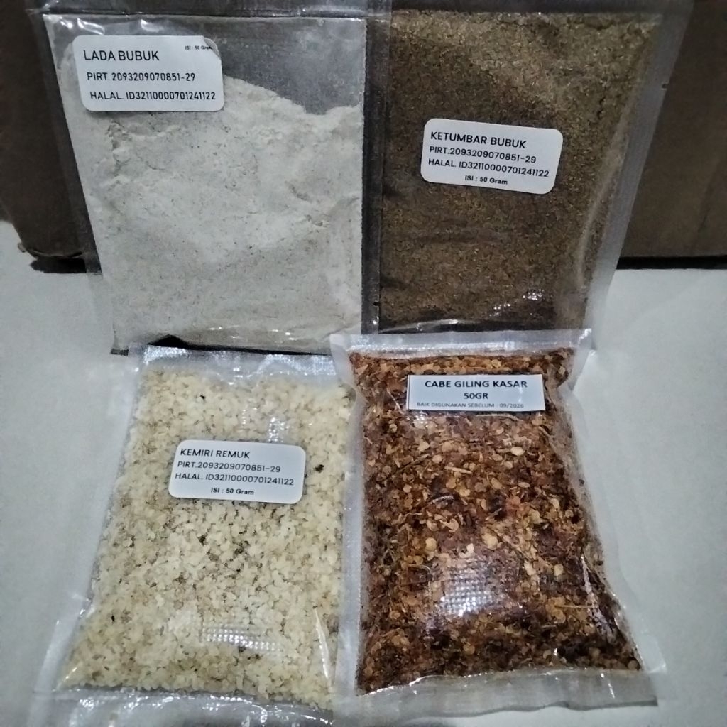 

paket bumbu masak ketumbar bubuk, lada bubuk, kemiri, cabe flakes