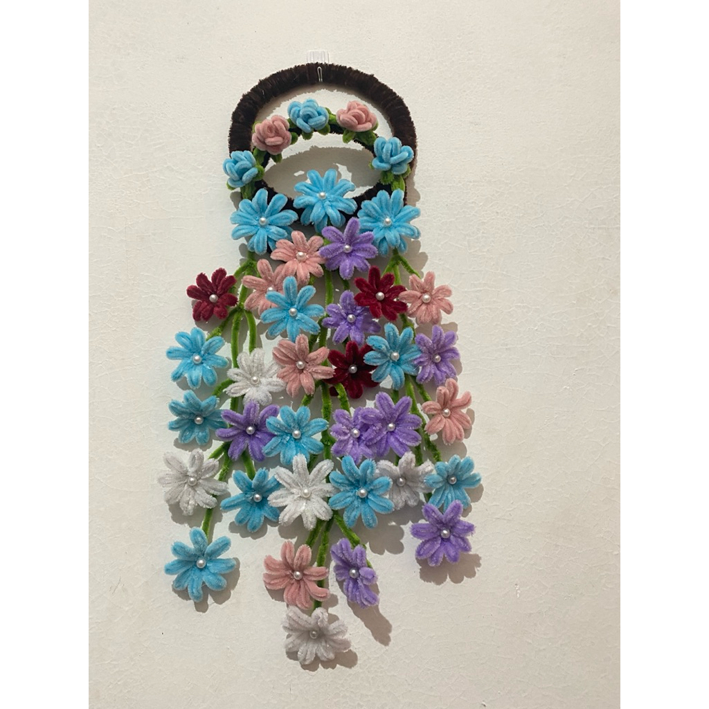 Bunga gantung hiasan dinding