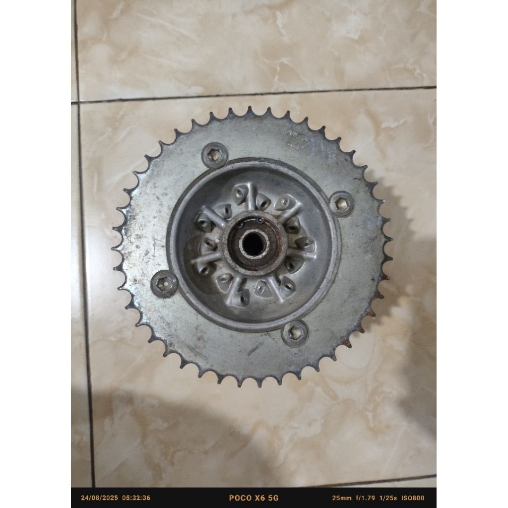 TROMOL KLX150 belakang barang ori copotan ,dudukan laher bagus semua,kumplit girnya,jari2 32