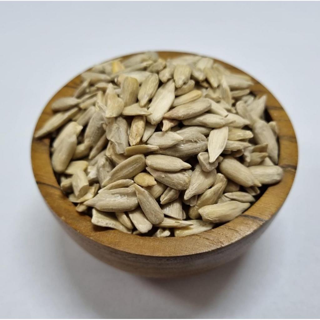

SUNFLOWER SEED/BIJI BUNGA MATAHARI/BIJI KUACI ECER 1 KG KUPAS MENTAH
