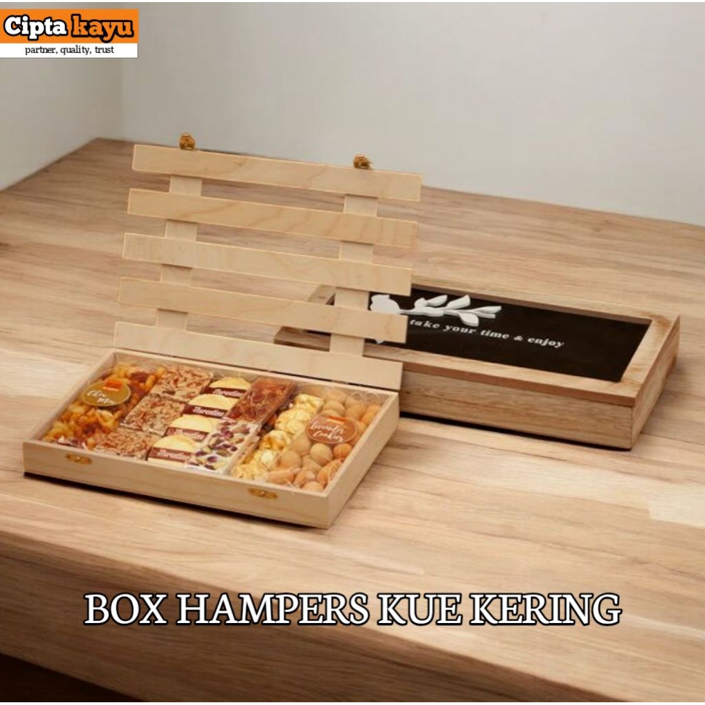 

WOODEN GIFT HAMPERS / BOX KAYU MAKANAN RINGAN 35X20X7 cm