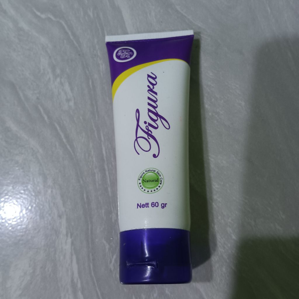 Cream Figura Skincare Kemasan Tube Pemutih Herbal Alami