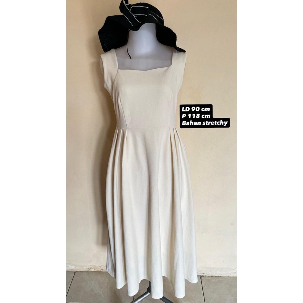 White dress // dress pantai // dress natal // dress putih