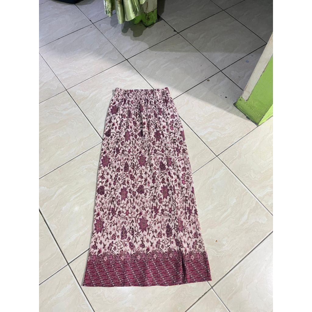 ROK UNGU BATIK