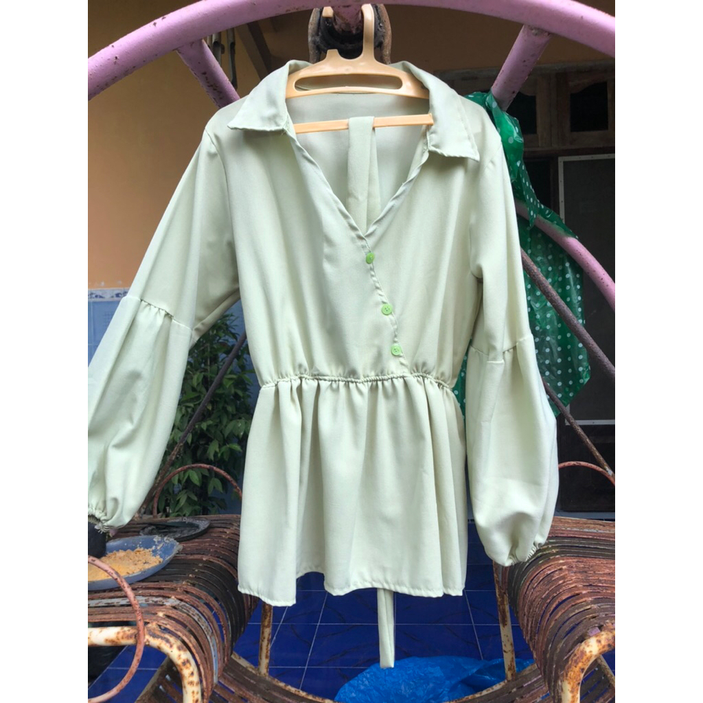PRELOVED BLOUSE WARNA HIJAU MUDA WARNA SAGE BLOUSE SAGE KEMEJA SAGE BAJU WANITA MURAH BLOUSE WANITA 