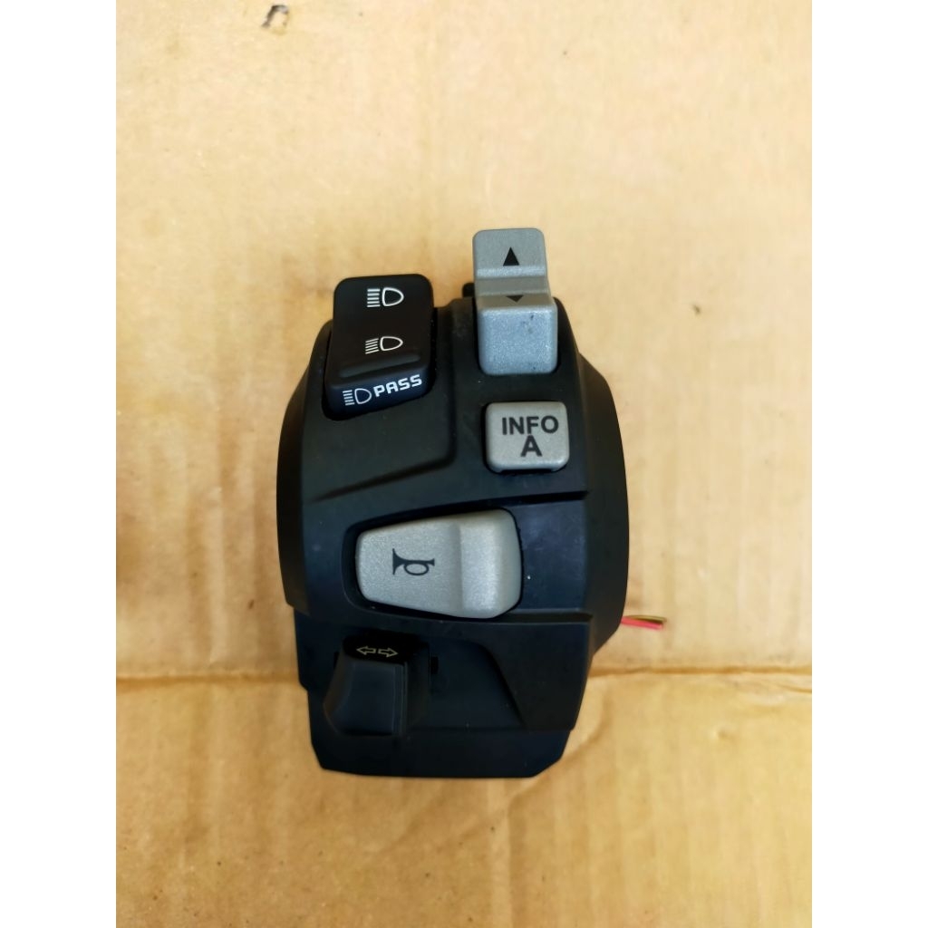 HOLDER SAKLAR KIRI MOGE HONDA FORZA/MOGE ORIGINAL