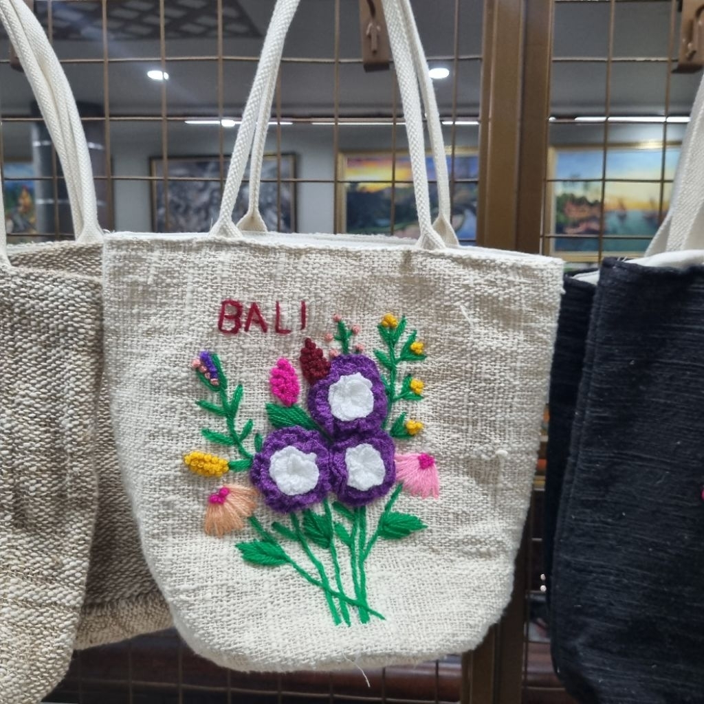 TAS MOI TENUN. TAS BAHU PRODUK KRISNA. OLEH OLEH BALI. TAS TANGAN WANITA