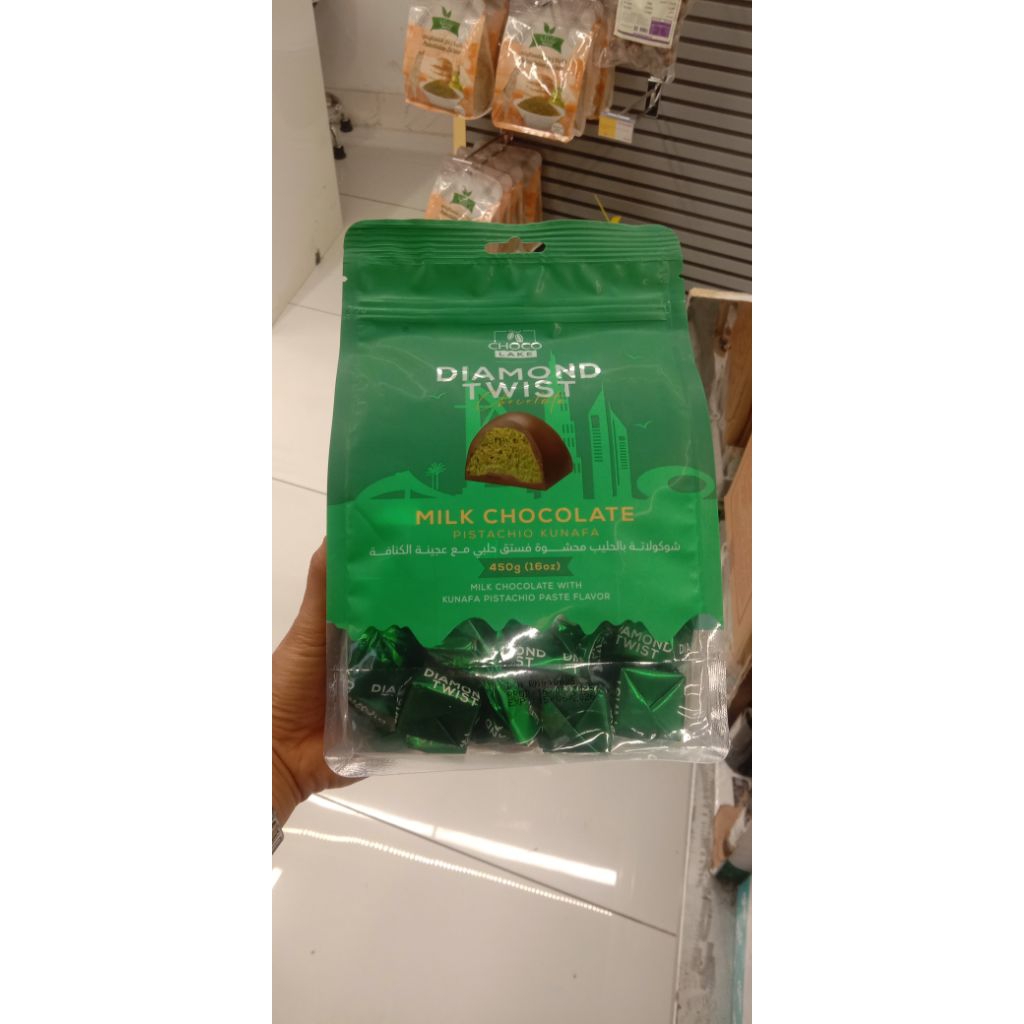 

DIAMOND TWIST pistachio kunafa CHOCO LAKE