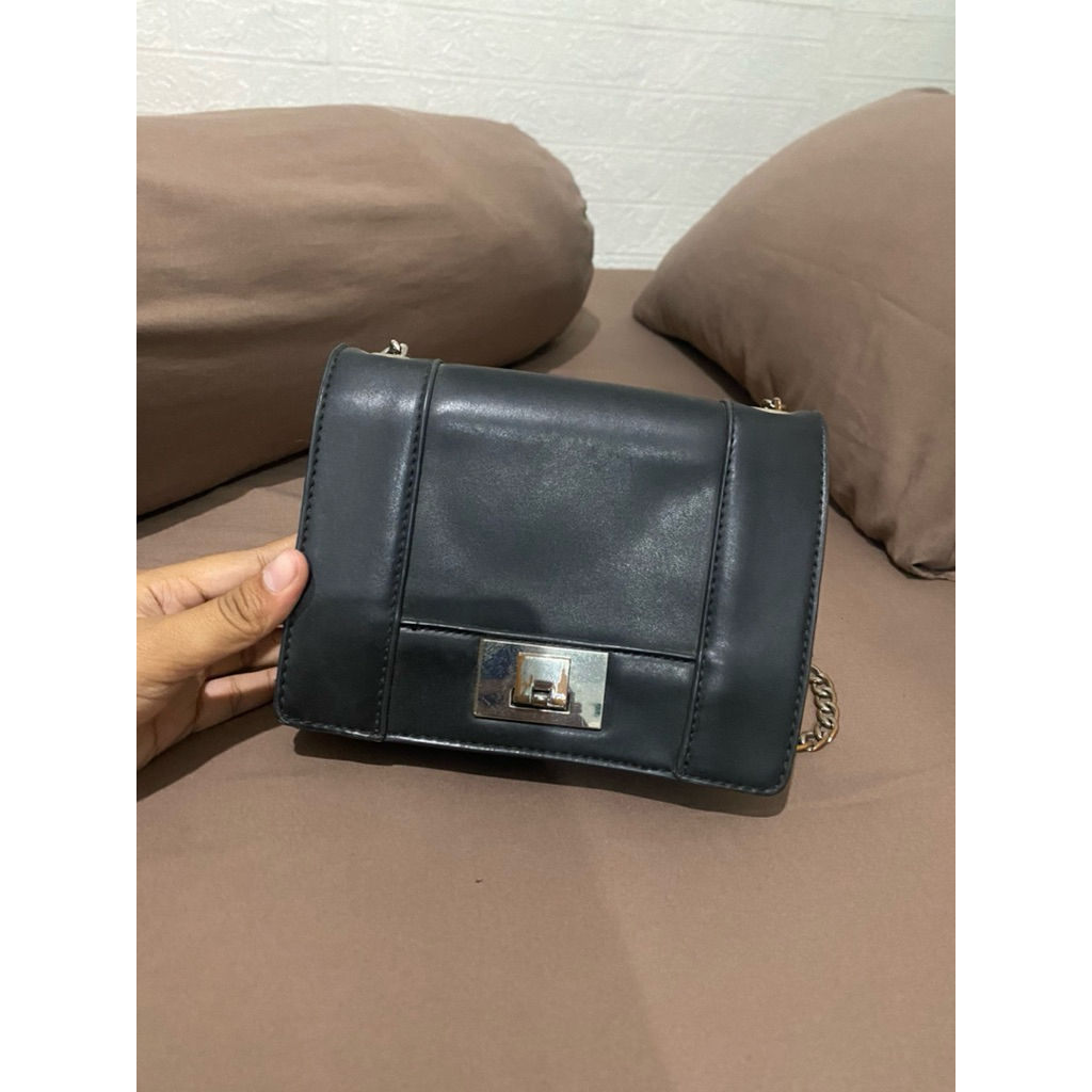 (PRELOVED) Tas Stradivarius