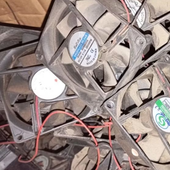 100pcs kipas bekas cpu mati ada yg seret ada yg pecah buat kanibalan