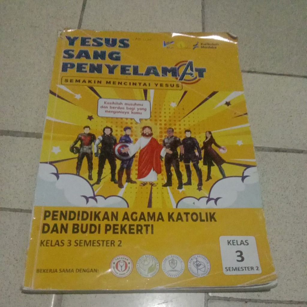BUKU YESUS SANG PENYELAMAT SEMAKIN MENCINTAI YESUS PENDIDIKAN AGAMA KATOLIK DAN BUDI PEKERTI UNTUK S