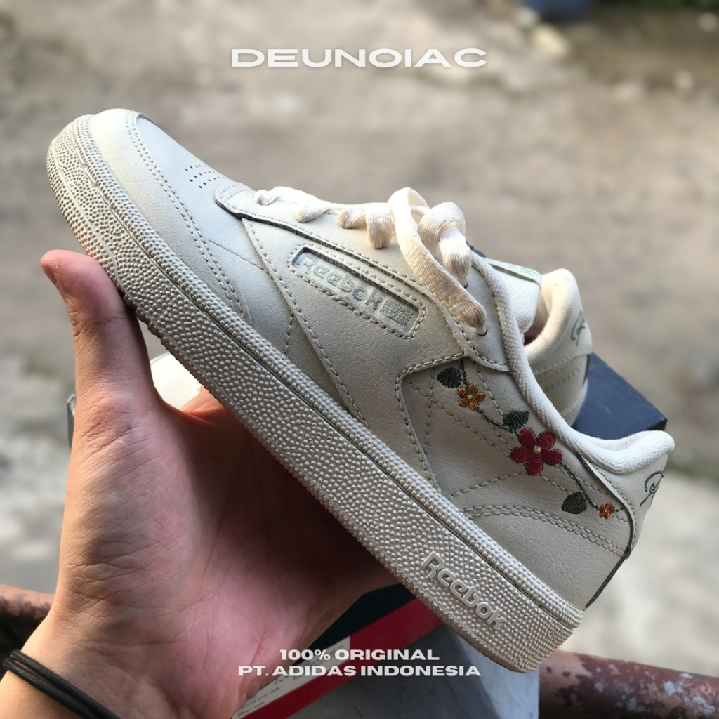 Sepatu Reebok Club C 85 Vintage Daisy Floral Women Sneakers LIKE NEW ORIGINAL 100% PT MAP SIZE 37 - 