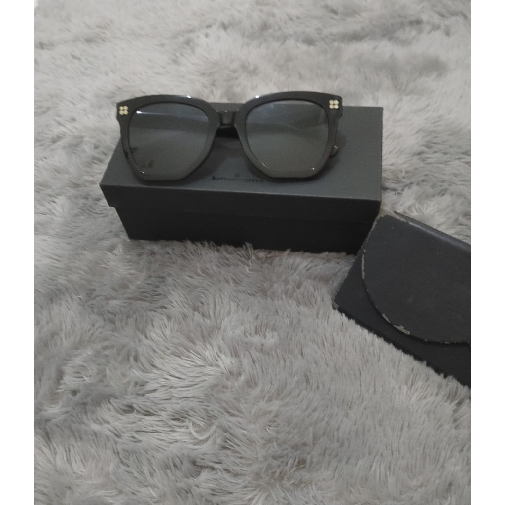 Emilie sunglasesses buttonscarves