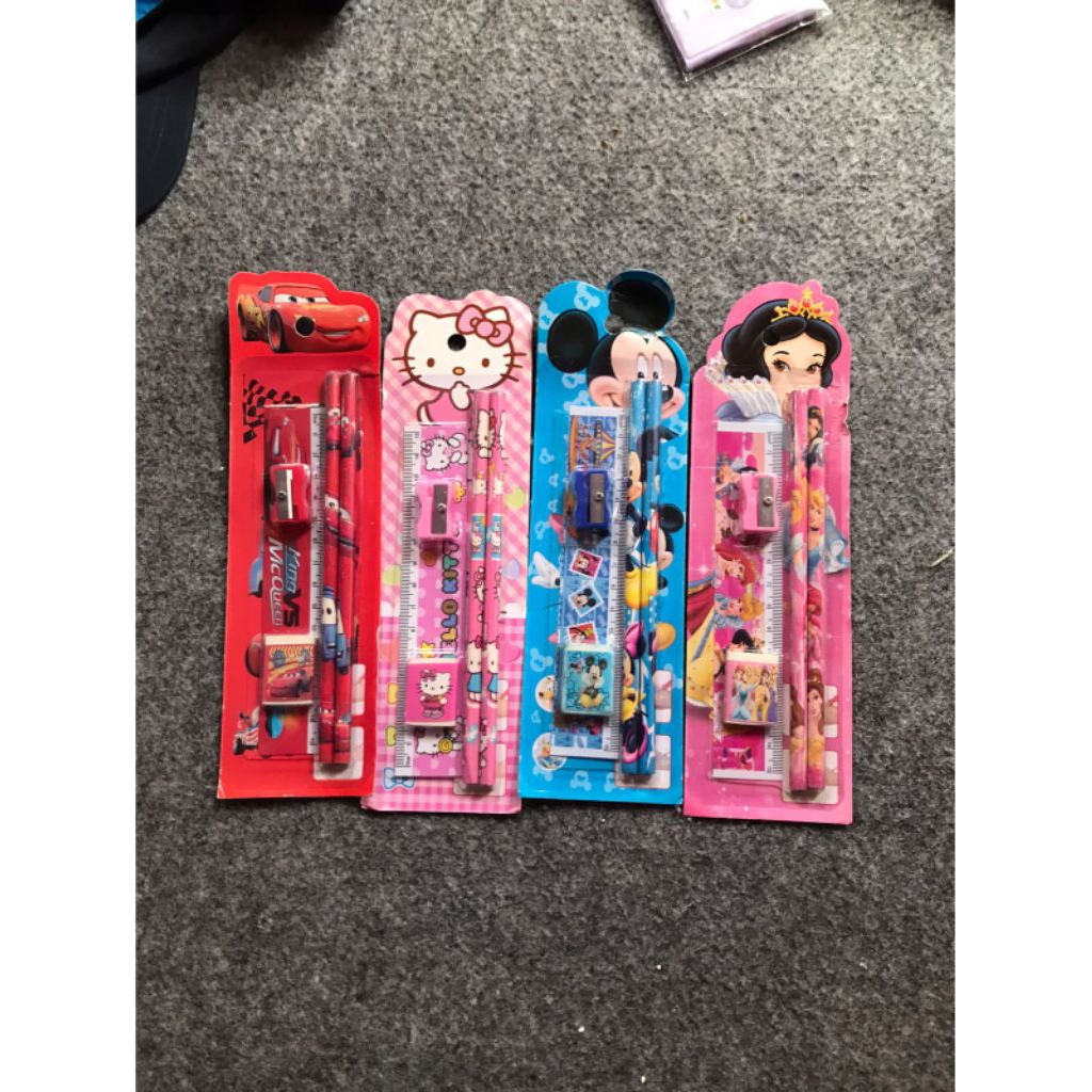 

alat tulis satu set cowo cewe