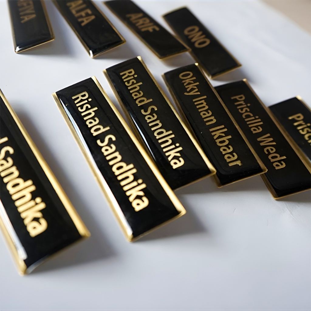 

Name Tage /Papan Nama Dada Kuningan Lapis Resin Fiber / Kualitas Baik