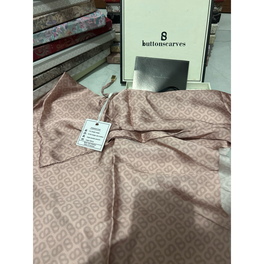 the tapis slip on - shell