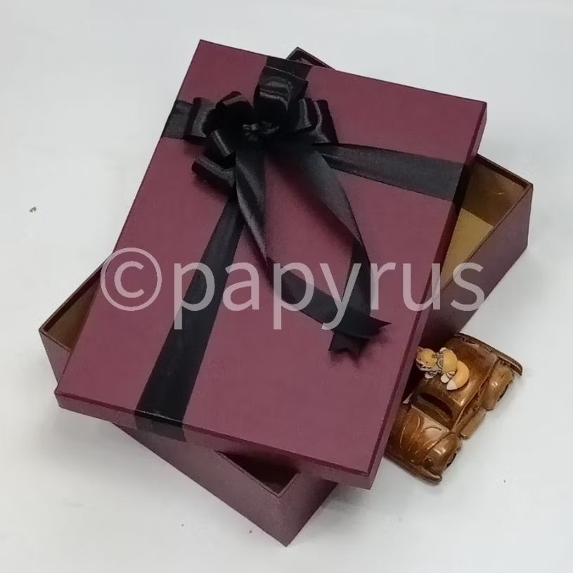 

PAPYRUS 25x35 Tinggi 8cm Kotak Kado Gift Box Hardbox Hampers V1