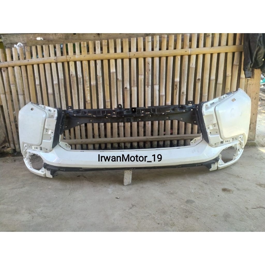 Bemper Bumper depan Mitsubishi Pajero Tahun 2016 2018