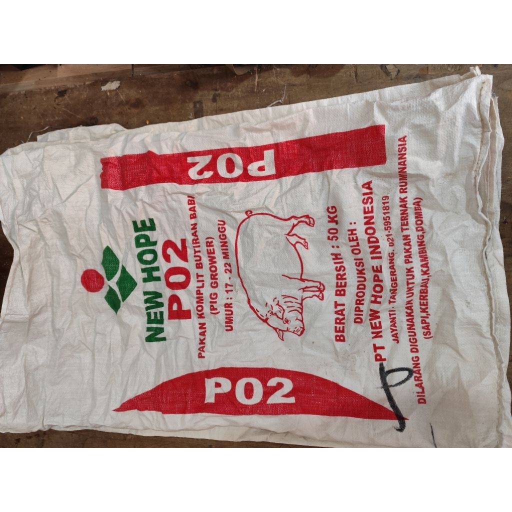 KARUNG BEKAS PAKAN AYAM 50KG
