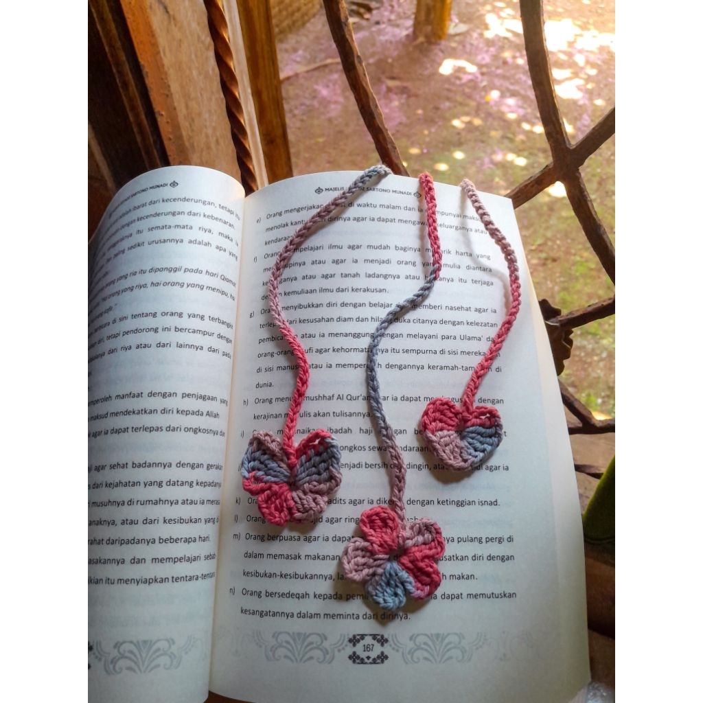 

Pembatas Buku / Bookmark Rajut