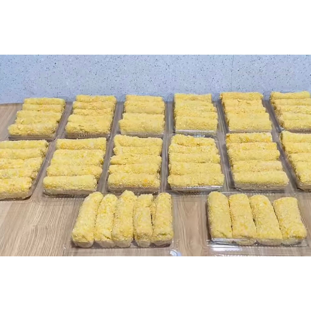 

RISOLES ROGUT ISI KENTANG WORTEL DAN SEDIKIT AYAM