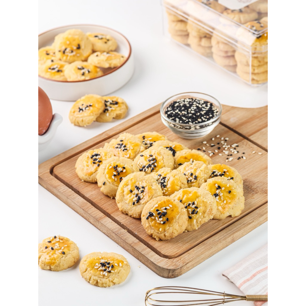

Nona & Co Chui Kao So Cookies 500gr Toples Persegi Panjang Kue Kering
