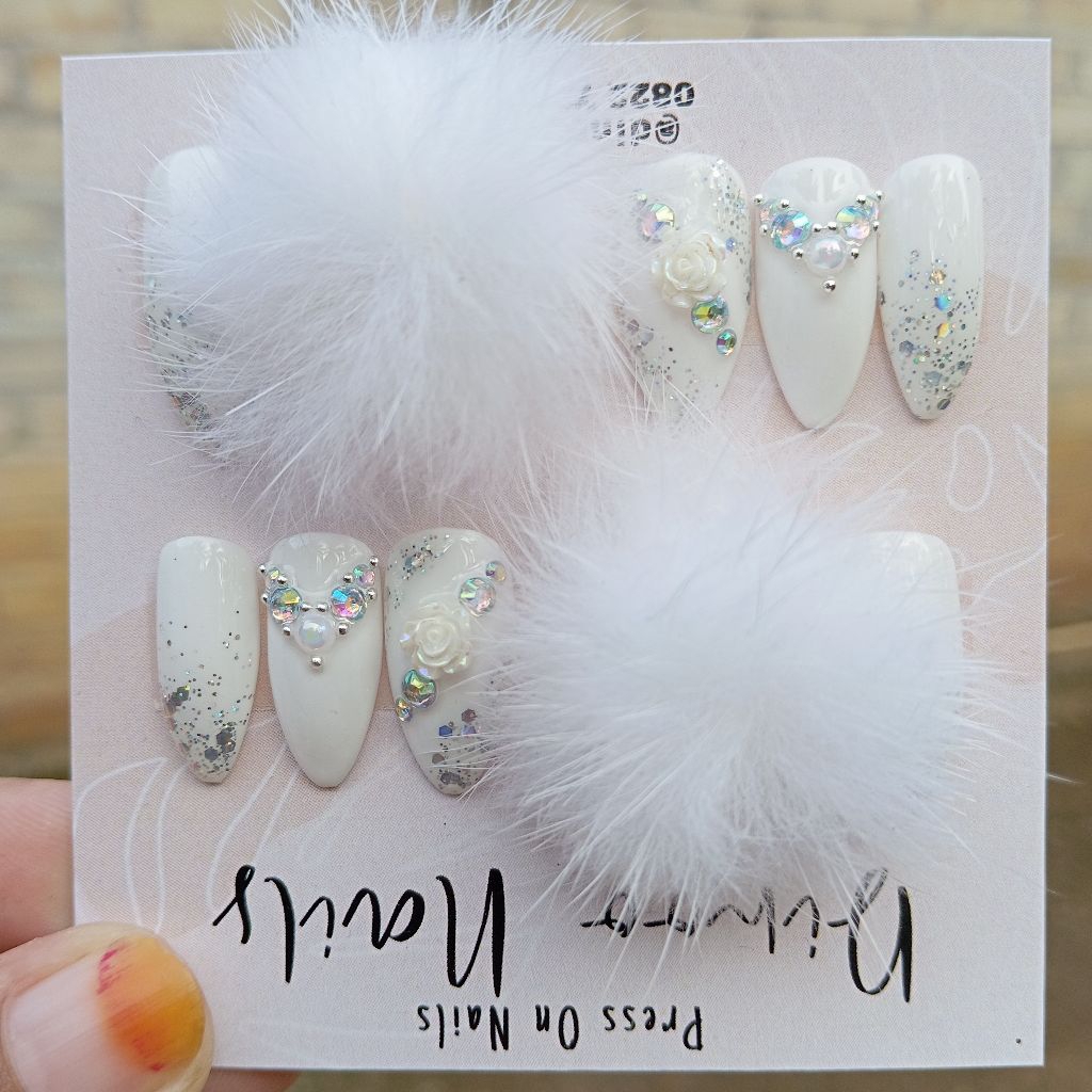 kuku Wedding Putih pompom