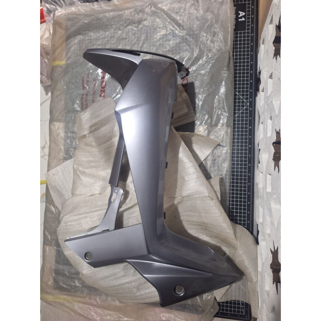 cover sayap sebeng luar honda supra x125 X 125 batman KVL kanan Silver metalik original ahm honda 64
