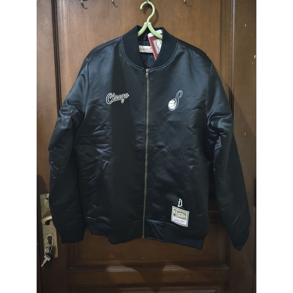 Jaket Bomber Suga x NBA Basketball Glitch Chicago Bulls M BNIB