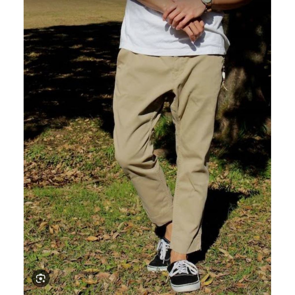 Celana chino warna kakhi DCKS REMI RELIEF uncut bound