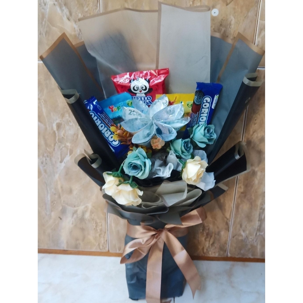 

Buket wisuda (snack + uang)