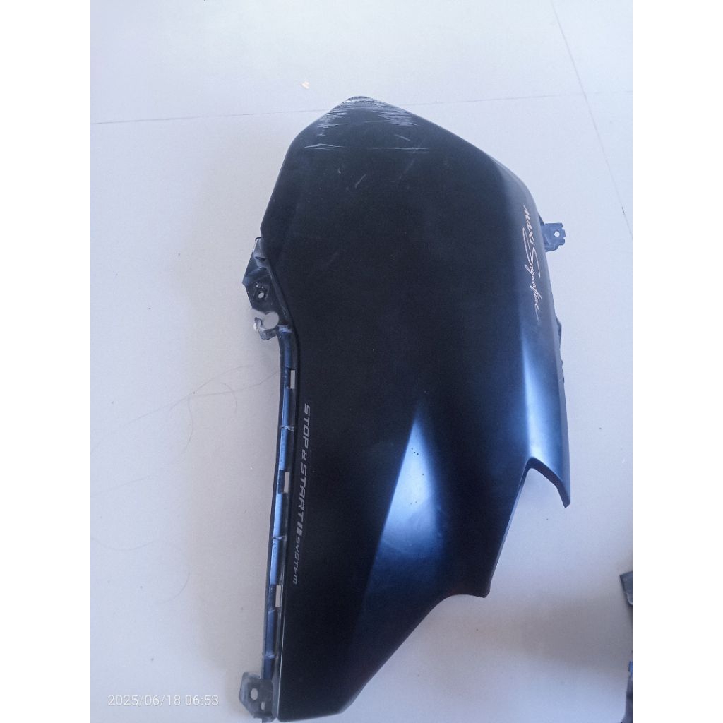 Body Nmax original bawaan motor depan kanan satu set atas bawah (bekas)