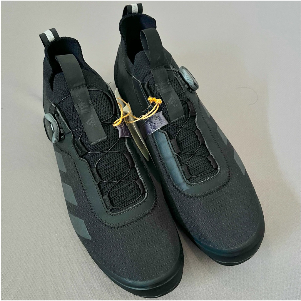 Sepatu Adidas untuk Bersepeda